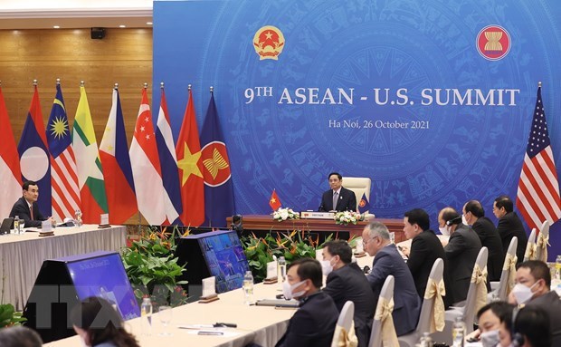 PM attends five conferences on first day of 38th, 39th ASEAN Summits and Related Summits